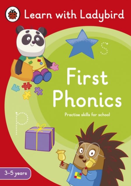 First Phonics: A Learn with Ladybird Activity Book (3-5 years) : Ideal for home learning (EYFS) - 9780241575574